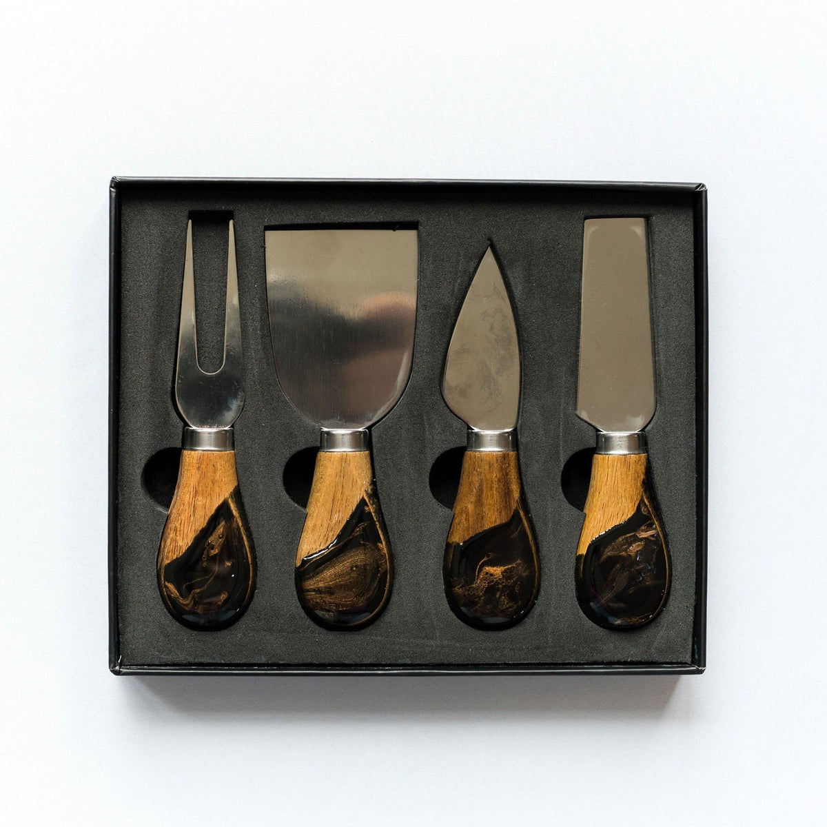 Lynn &amp; Lianna Resin Accented Cheese Knife Set