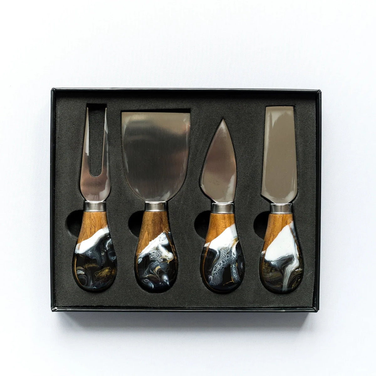 Lynn &amp; Lianna Resin Accented Cheese Knife Set