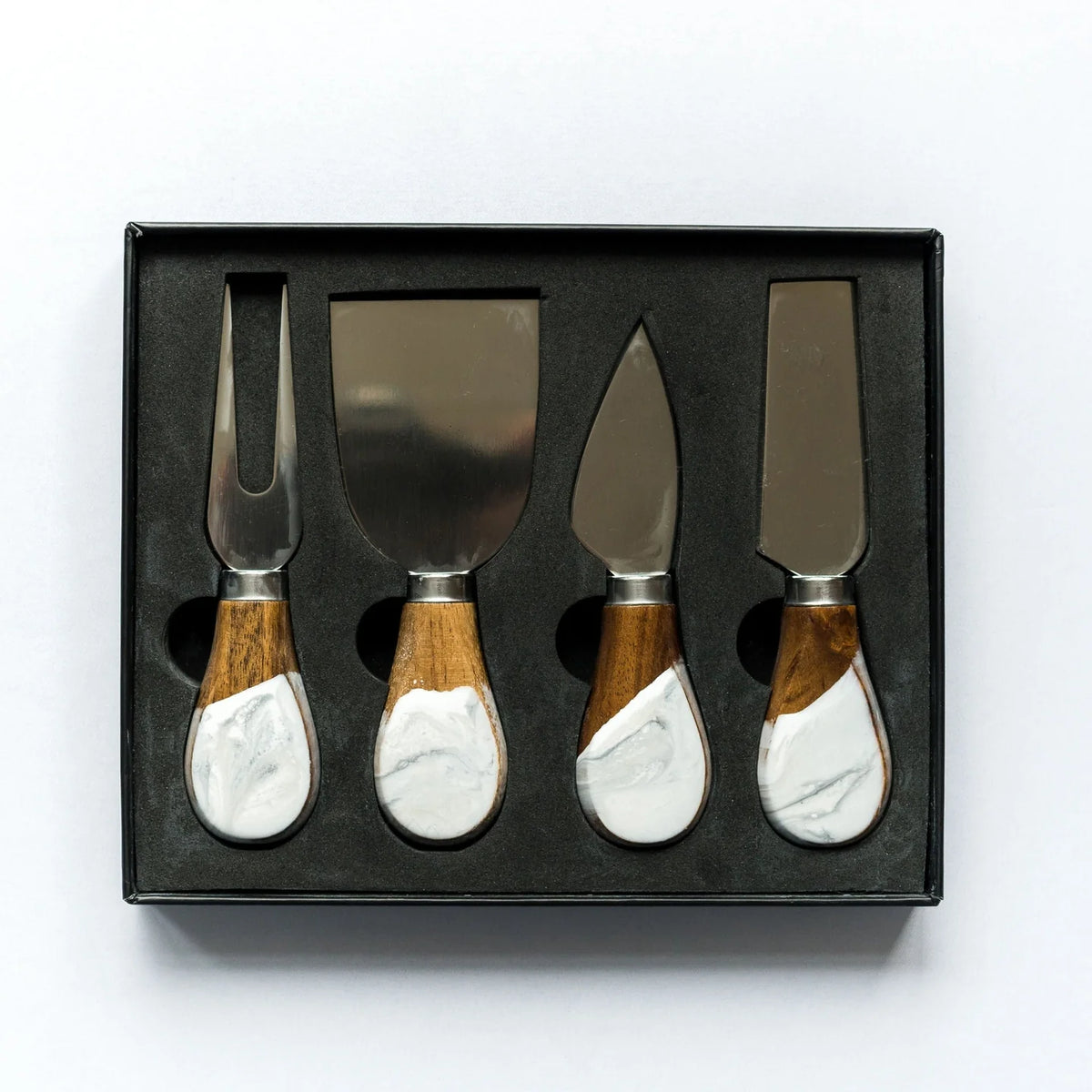 Lynn &amp; Lianna Resin Accented Cheese Knife Set