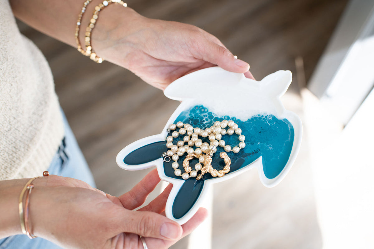 Lynn &amp; Liana Resin Turtle Tray