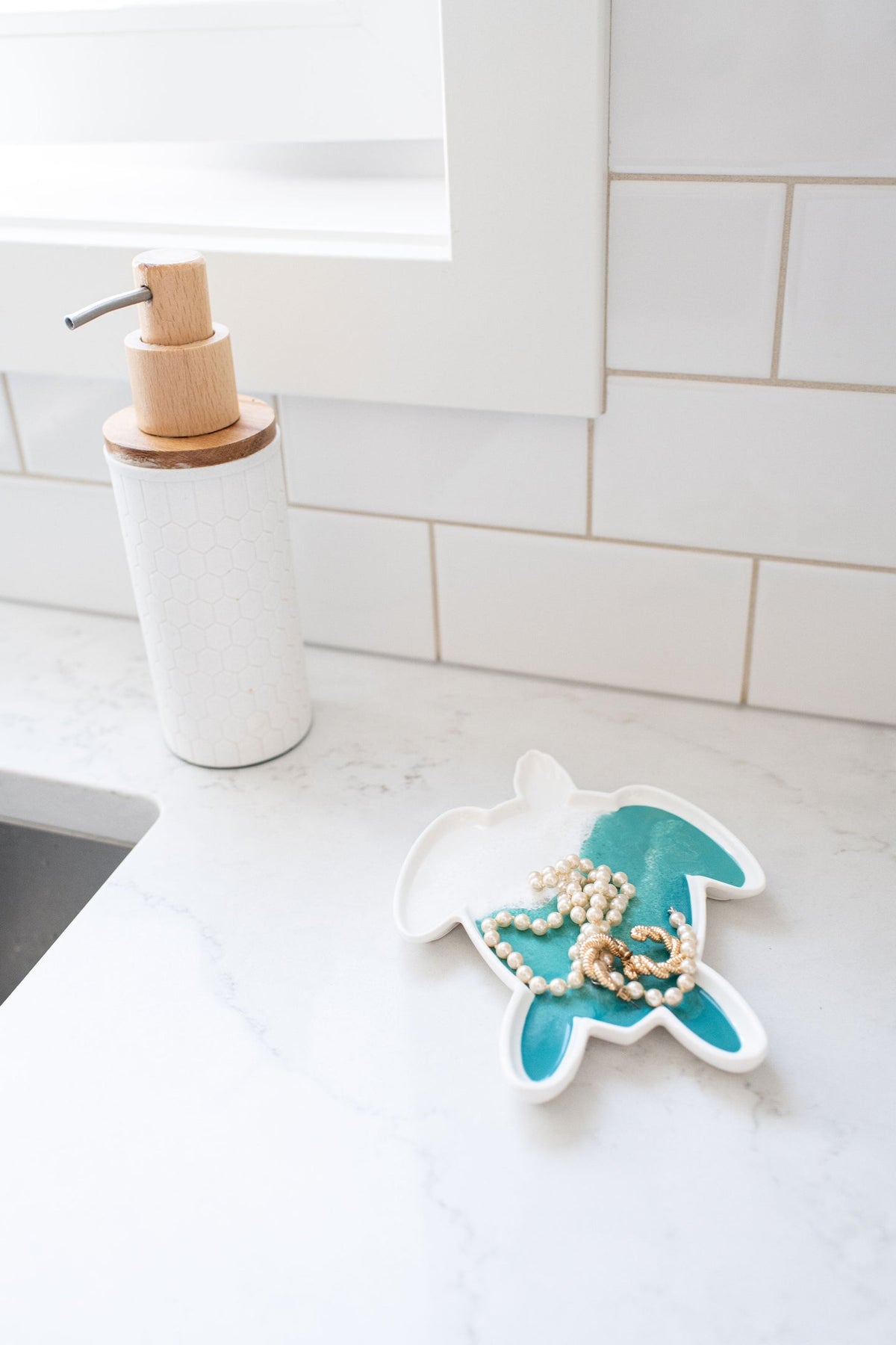 Lynn &amp; Liana Resin Turtle Tray