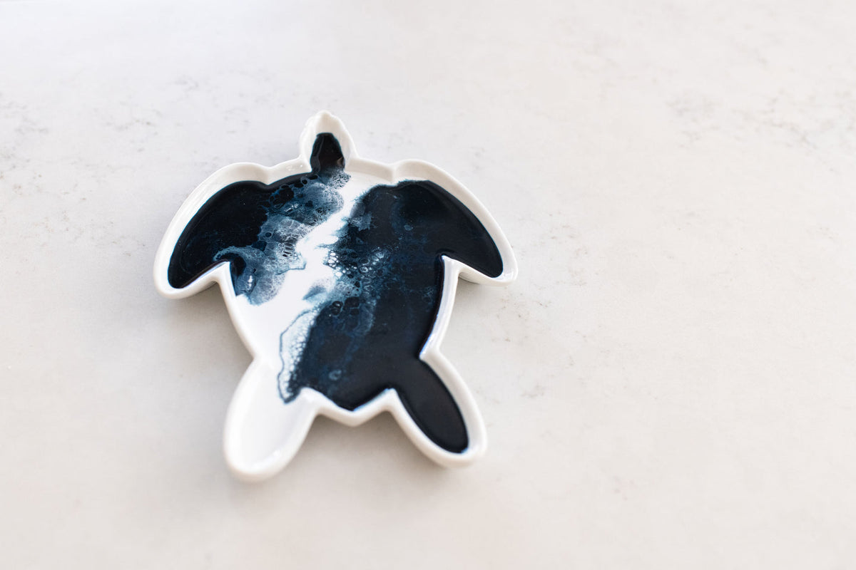 Lynn &amp; Liana Resin Turtle Tray