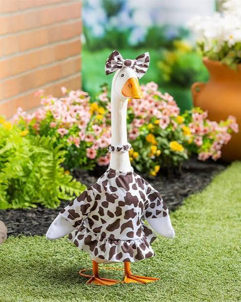 Giddy The Goose Outfits